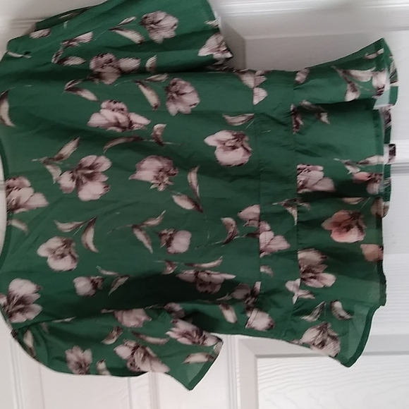 Floral Top - Picture 4 of 4